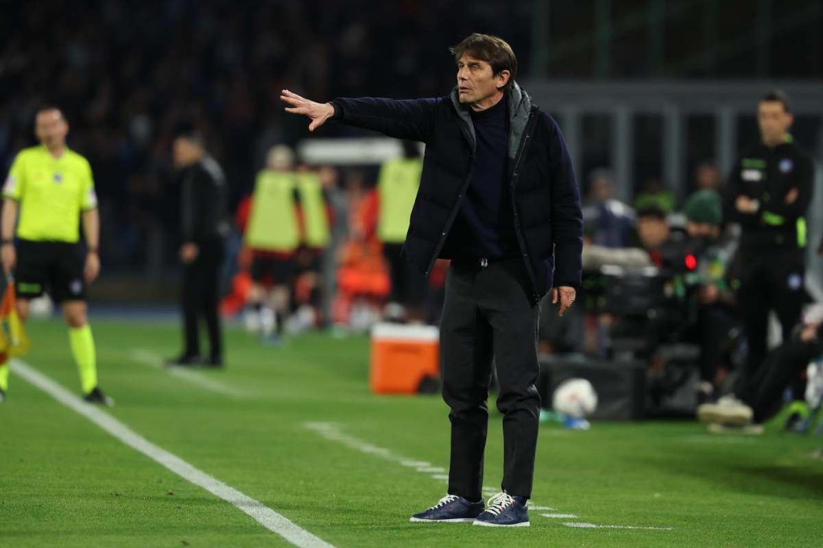 Antonio Conte dà indicazioni dalla panchina