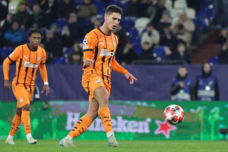 Georgiy Sudakov in azione con lo Shakhtar Donetsk