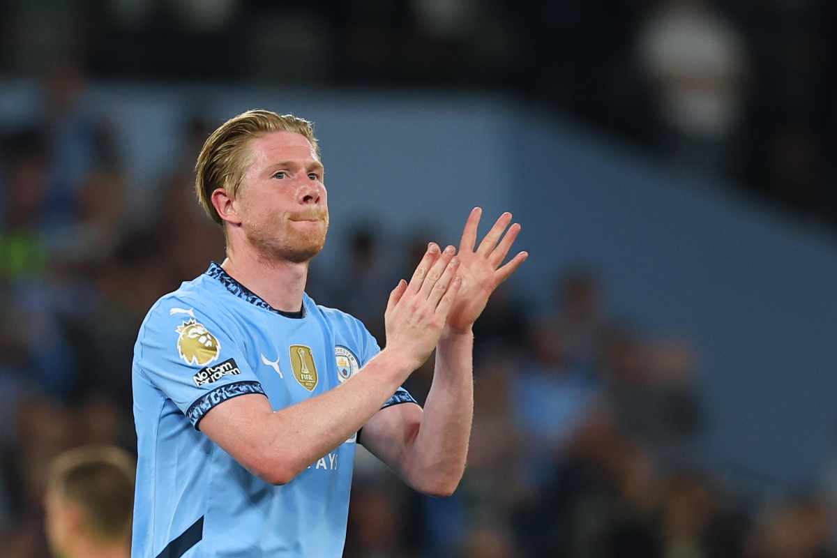 Kevin De Bruyne applaude