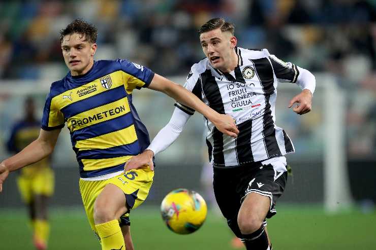 Giovanni Leoni in azione contro l'Udinese