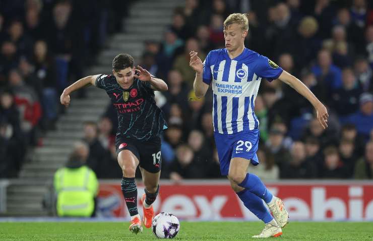 Evan Ferguson in azione con la maglia del Brighton