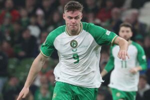Evan Ferguson con la maglia dell'Irlanda