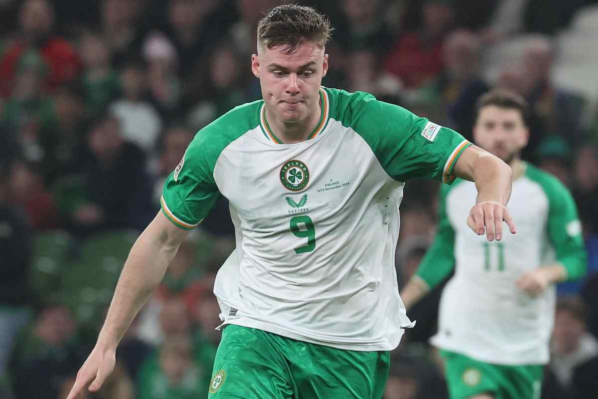 Evan Ferguson con la maglia dell'Irlanda