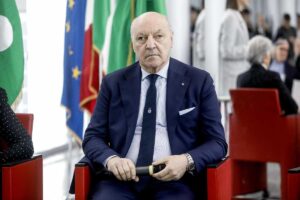 Giuseppe Marotta osserva attentamente