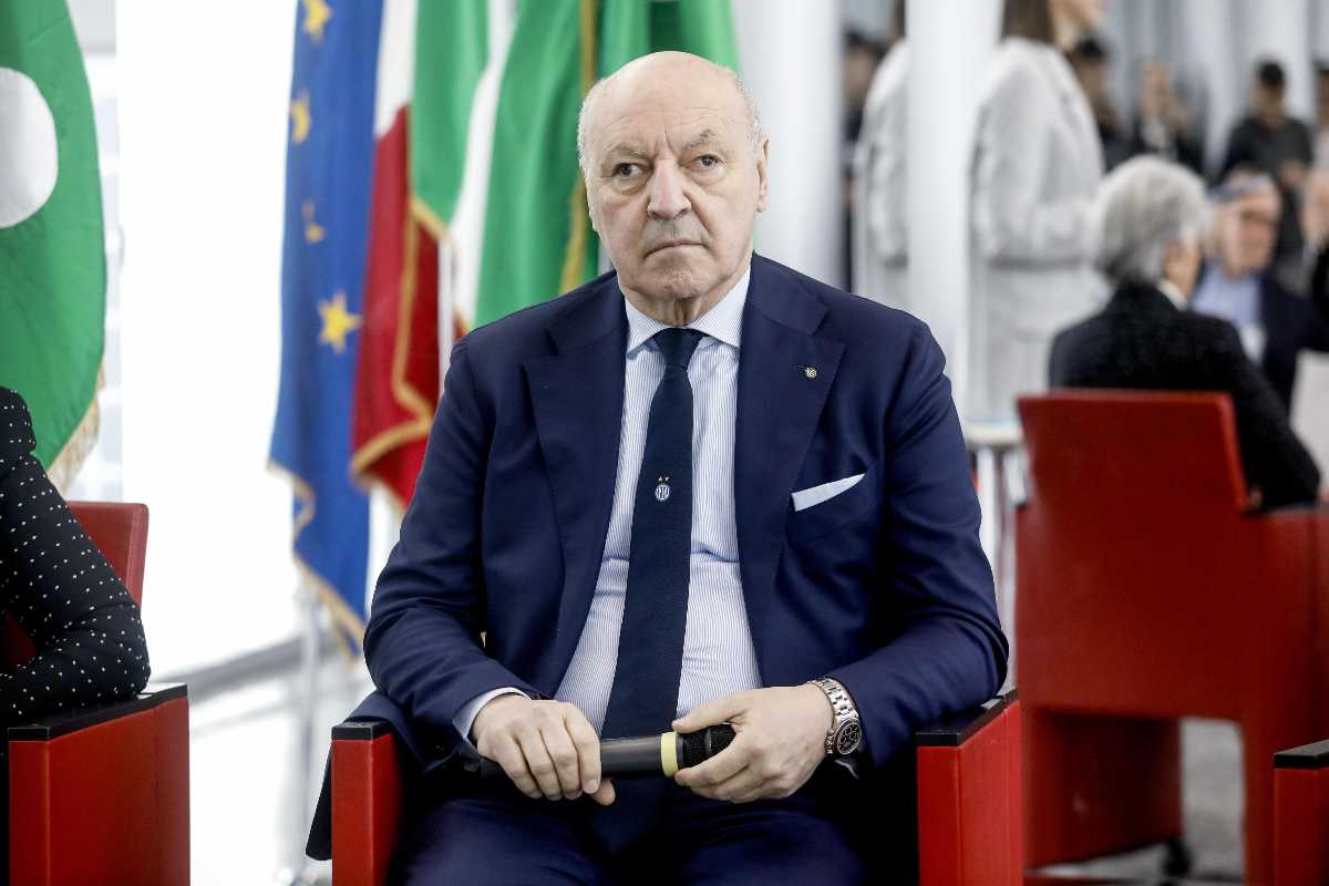 Giuseppe Marotta osserva attentamente