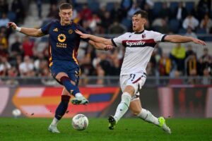 Sam Beukema in azione contro la Roma