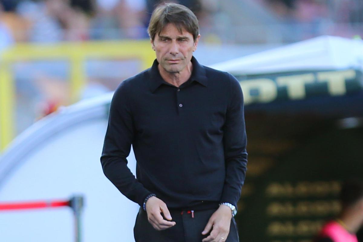 Antonio Conte pensieroso