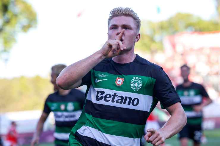 Conrad Harder esulta dopo un gol