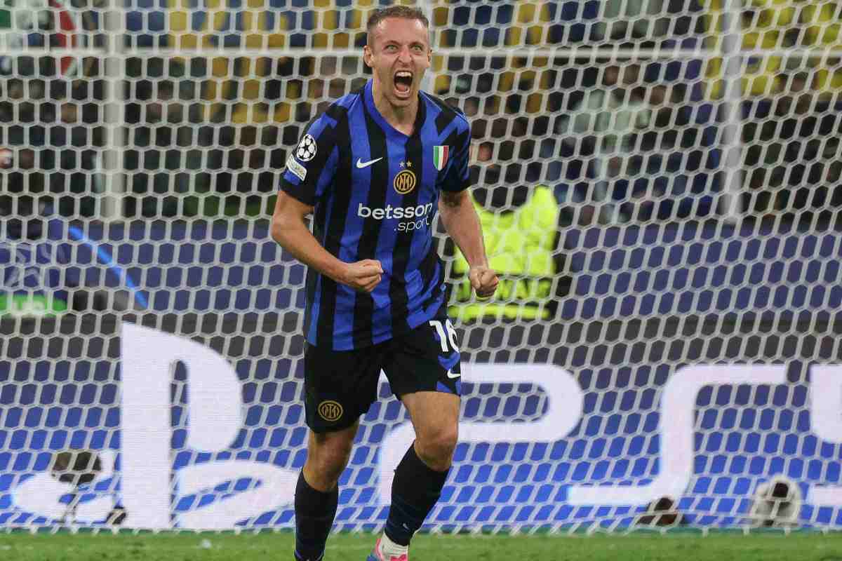 Davide Frattesi esulta dopo un gol
