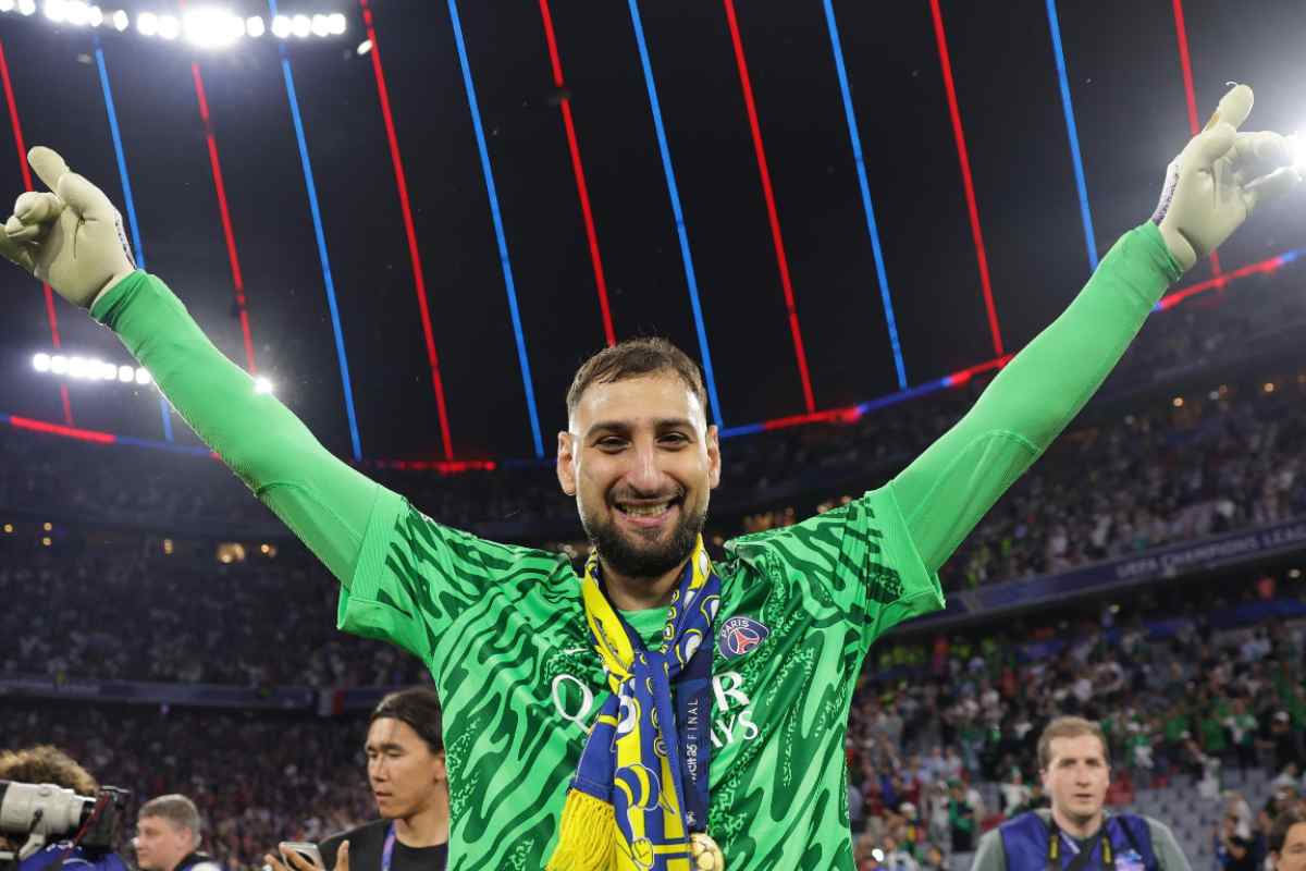 Gianluigi Donnarumma esulta dopo la Champions League vinta