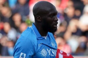 Romelu Lukaku in primo piano con la maglia del Napoli