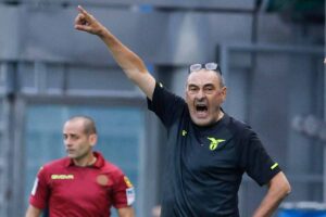 Maurizio Sarri dà indicazioni dalla panchina