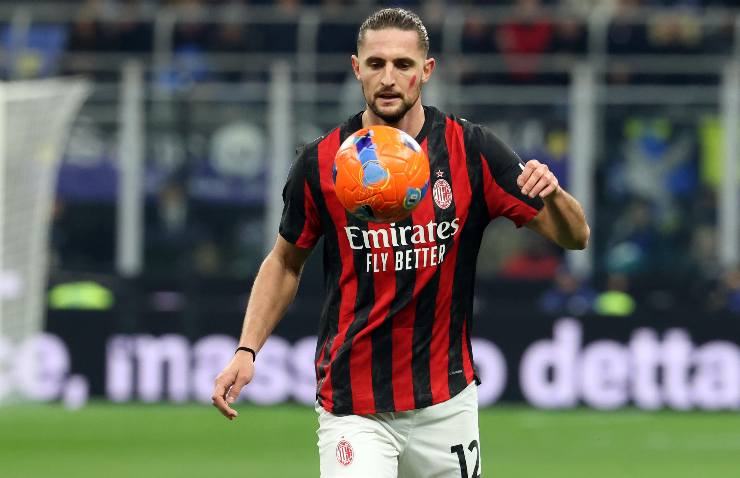 Adrien Rabiot in azione con la maglia del Milan