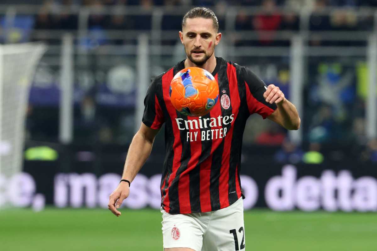 Adrien Rabiot in azione palla al piede