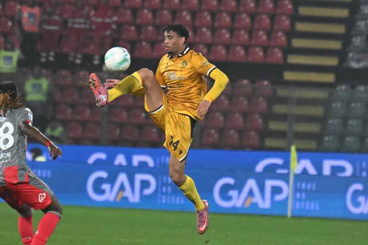 Arthur Atta in possesso palla 